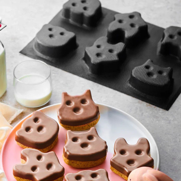 FLEXIPAN 6-Animal Silicone Cake Mold, 29.5x19.5cm